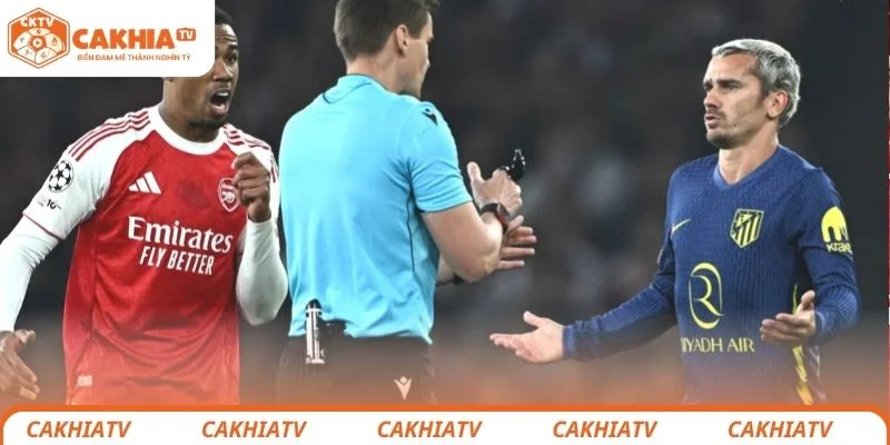 Quyết Định Gây Tranh Cãi Trong Trận Đấu Giữa Arsenal và Atlético 2 Tình huống gây tranh cãi đầu tiên trong trận đấu Arsenal và Atlético